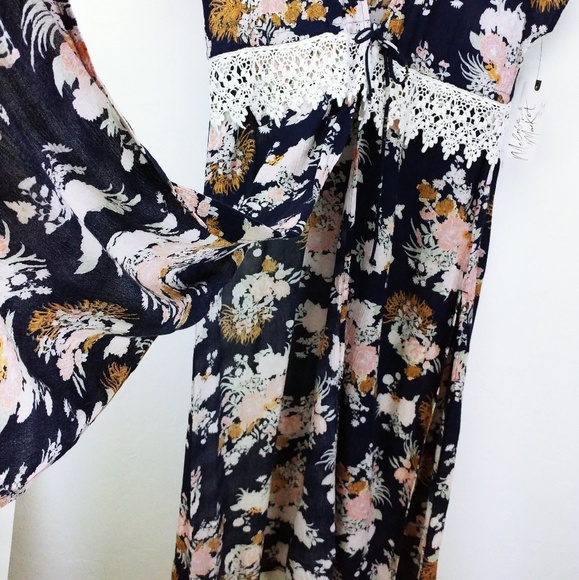 Melrose and Market Short Sleeve Walkthru Tunic. G6 - Picture 5 of 7